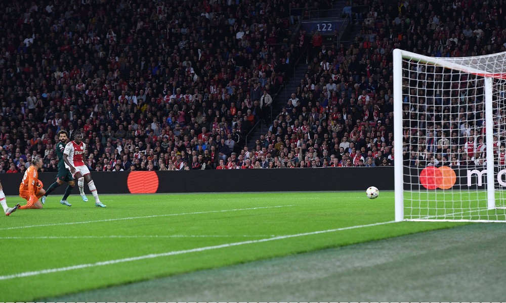 Салах забивает в ворота Пасвера