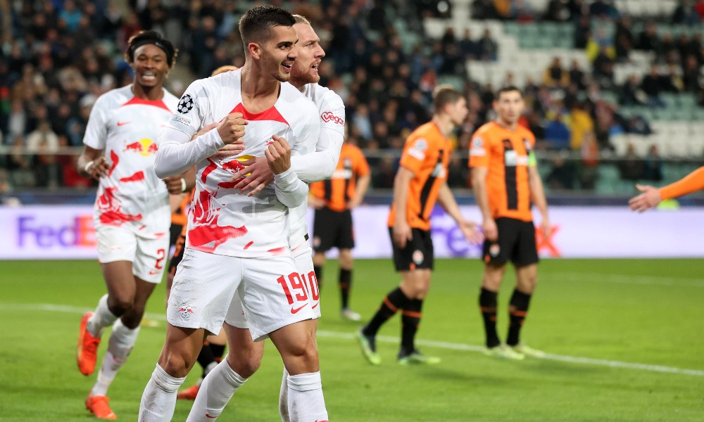 Андре Силва забивает второй мяч Лейпцига