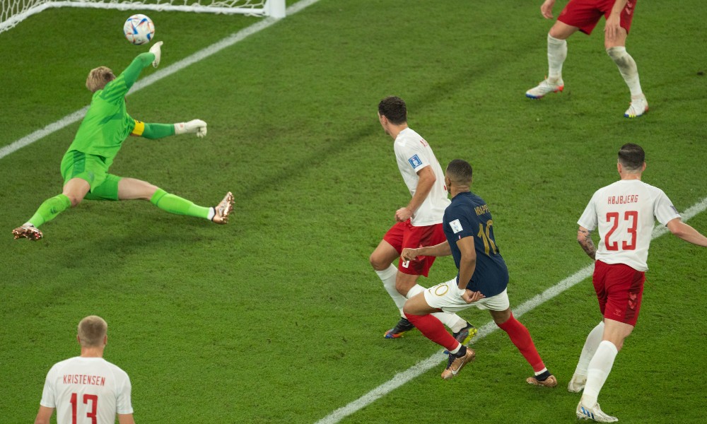 Мбаппе открывает счет