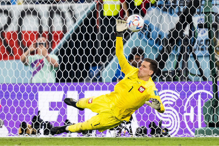 Щенсны отбивает