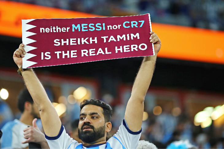 Эмир Катара не играет в футбол, но все равно превзоешл Месси и Роналду