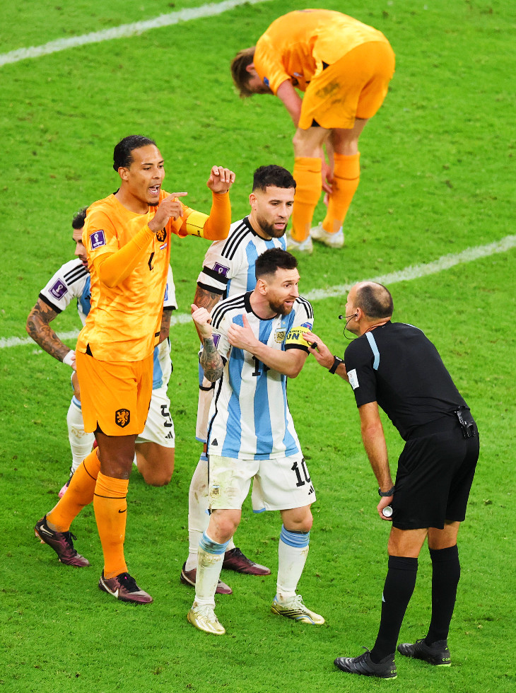 Месси против Лаоса