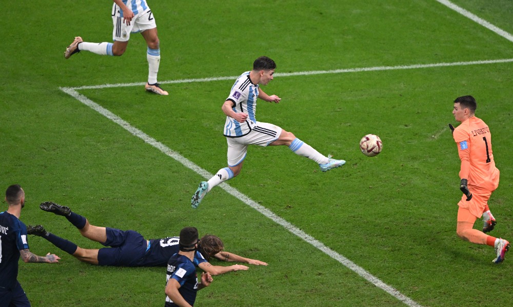 Альварес забивает второй гол