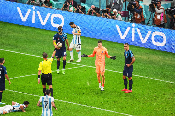 Орсато ставит пенальти