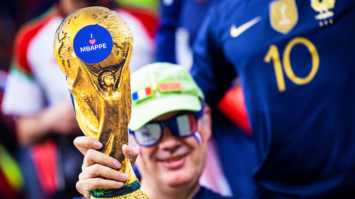 Фанаты любят Килиана Мбаппе Фанаты любят Килиана Мбаппе