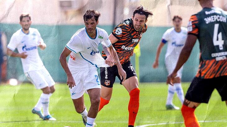 Гол Алексея Каштанова спас «Урал» от поражения в игре с «Зенитом»