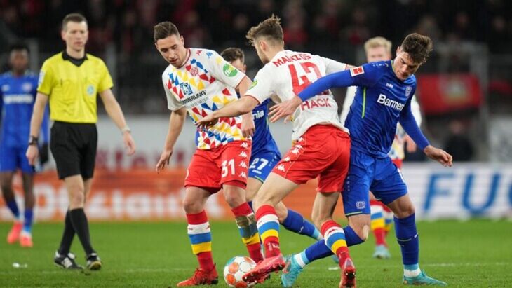 «Байер» проиграл «Майнцу»