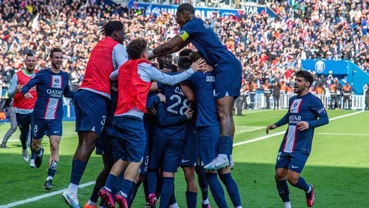 ПСЖ празднует победу над «Лиллем»