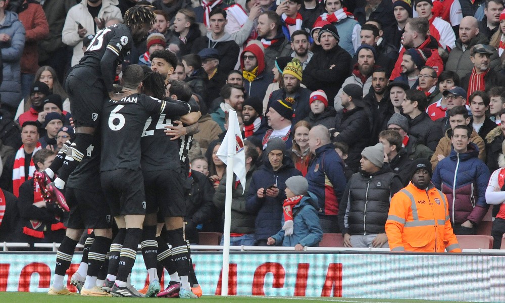 Борнмут открывает счет на первой минуте