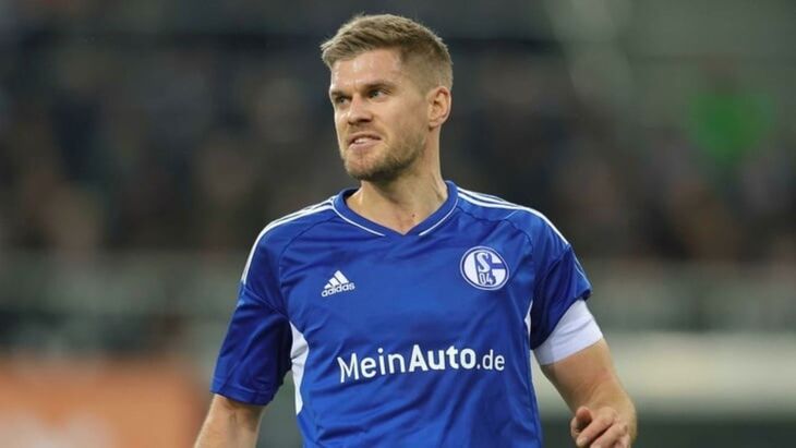 «Шальке» в зрелищном матче победил «Герту»