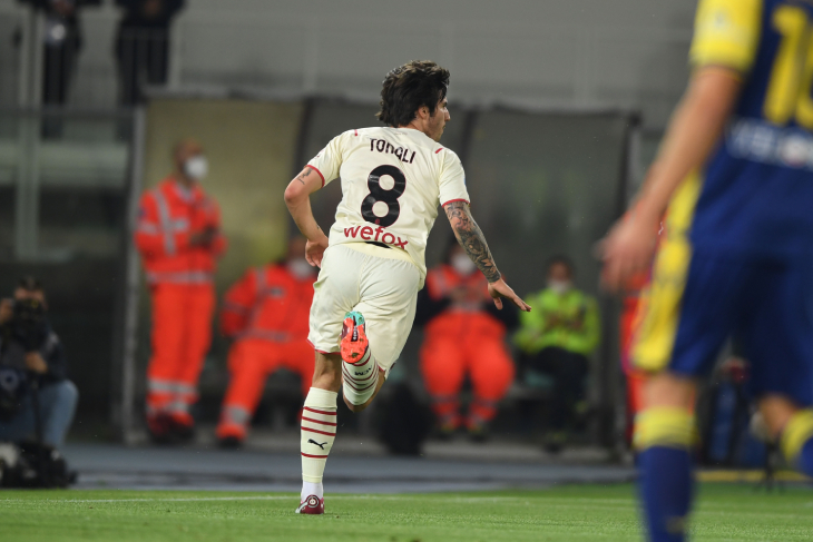 Сандро Тонали