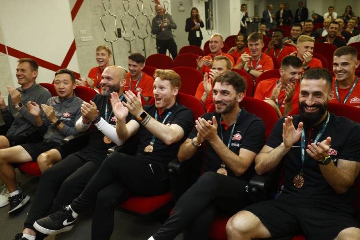 Абаскаль начал в России с бронзы