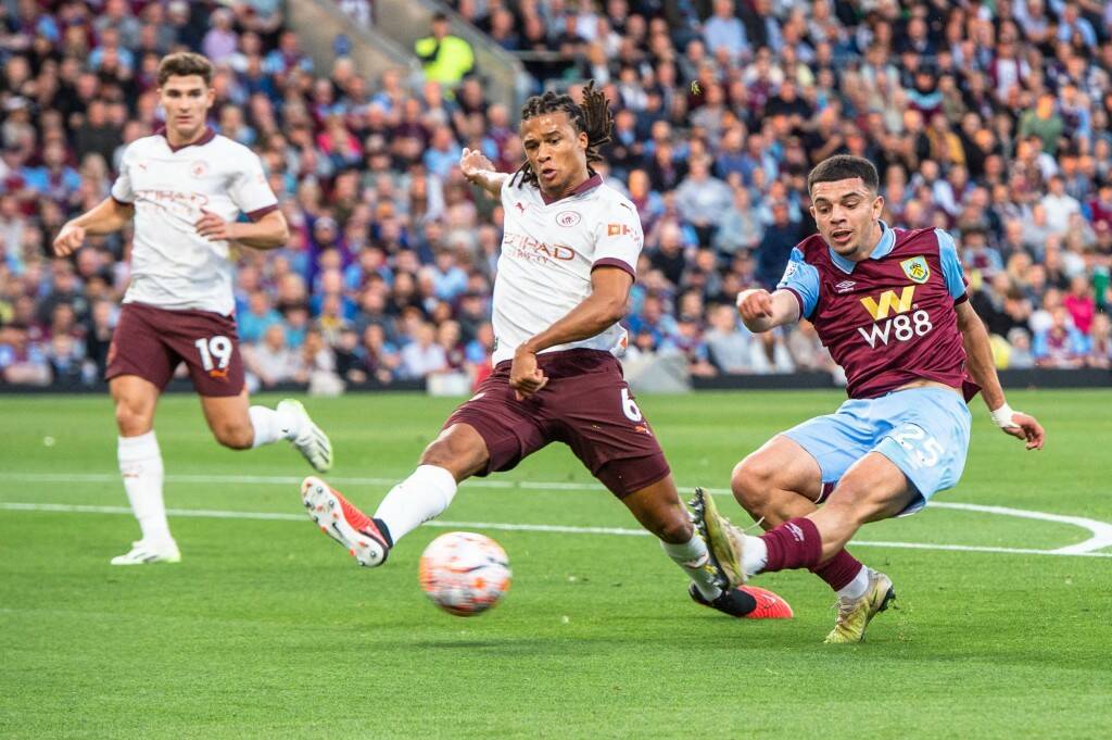 Фрагмент матча Бернли — Манчестер Сити