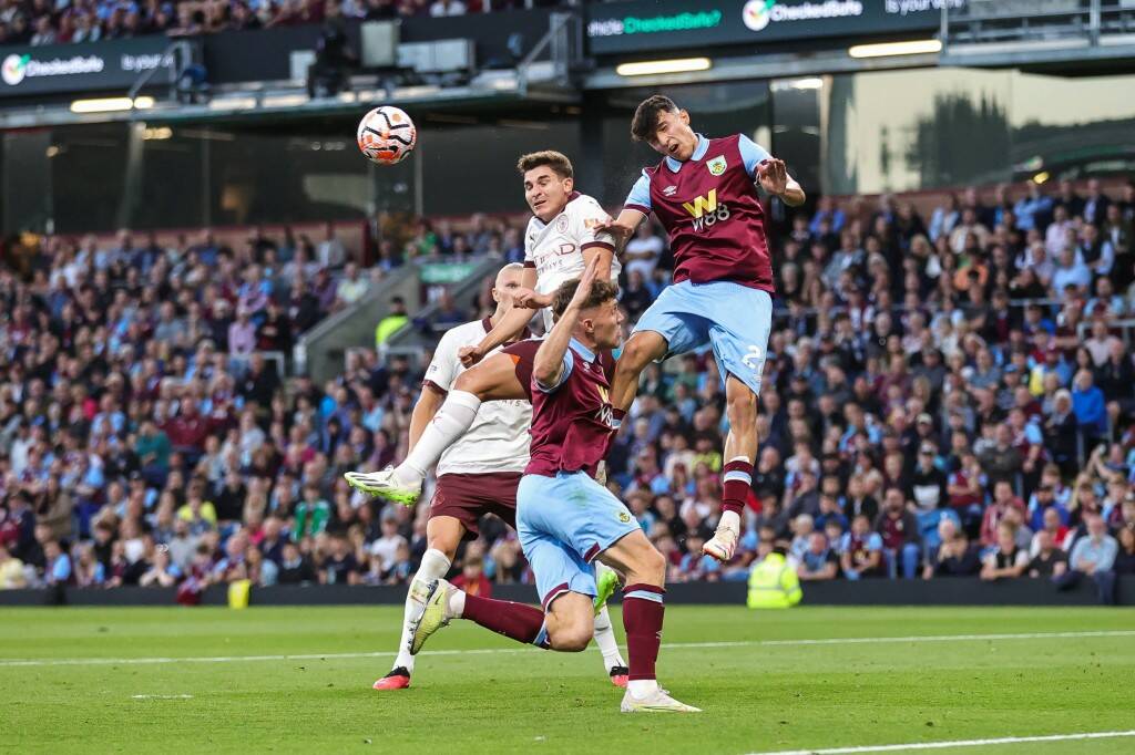 Фрагмент матча Бернли — Манчестер Сити