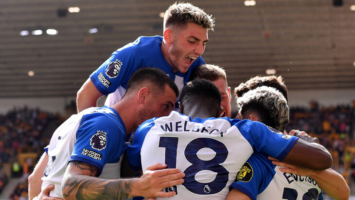 «Брайтон» празднует победу над «Вулверхэмптоном»