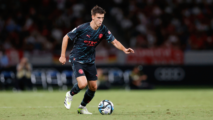 Максимо Перроне в футболке «Ман Сити» Максимо Перроне в футболке «Ман Сити»