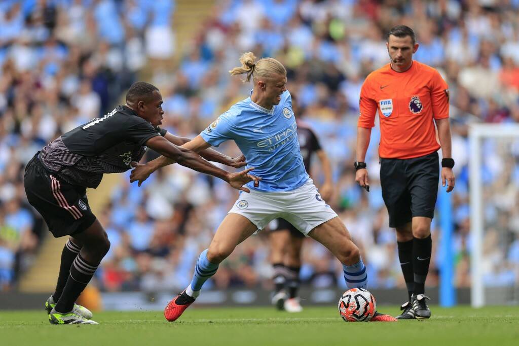 Фрагмент матча Манчестер Сити — Фулхэм