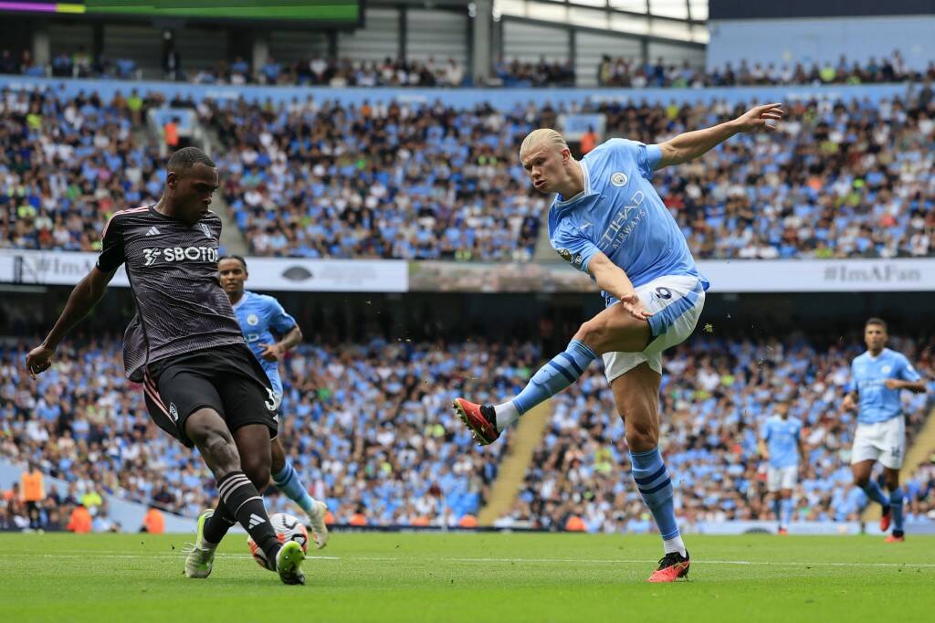 Фрагмент матча Манчестер Сити — Фулхэм