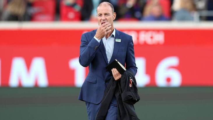 Новый тренер гостей Йесс Торуп