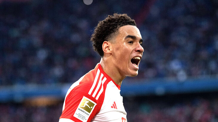 Джамал Мусиала — полузащитник «Баварии» Джамал Мусиала — полузащитник «Баварии»