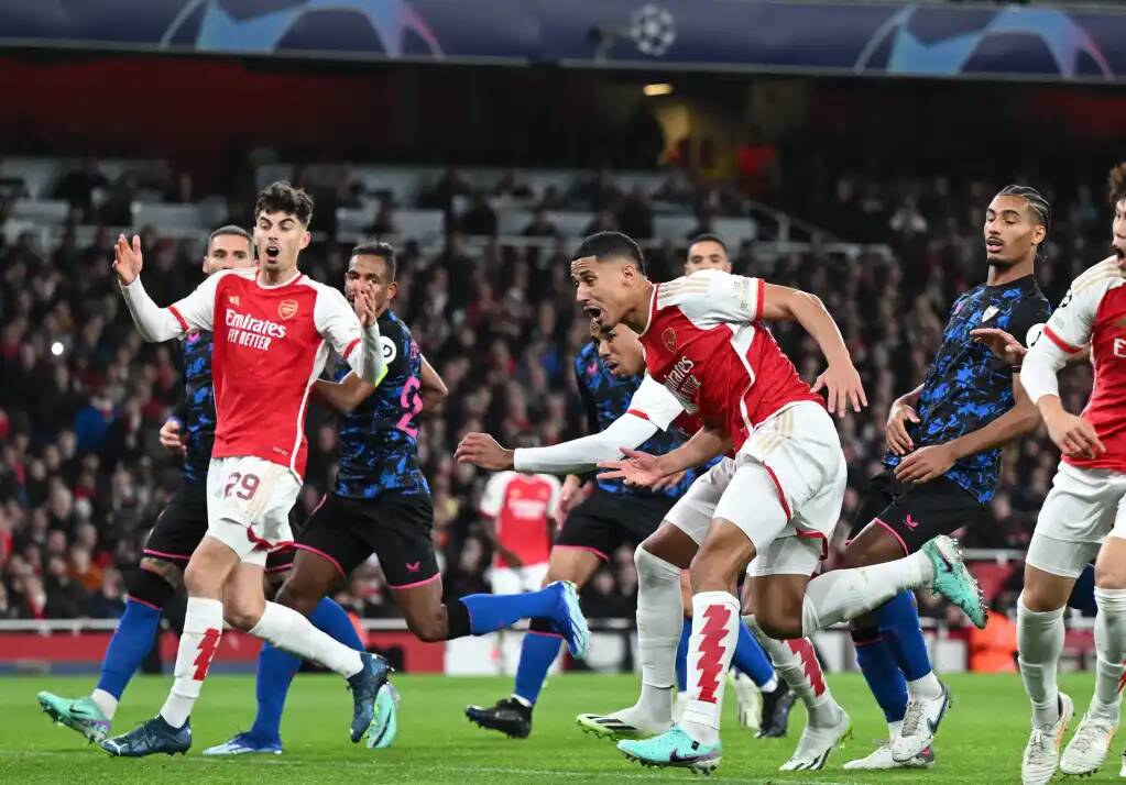 Фрагмент матча Арсенал — Севилья