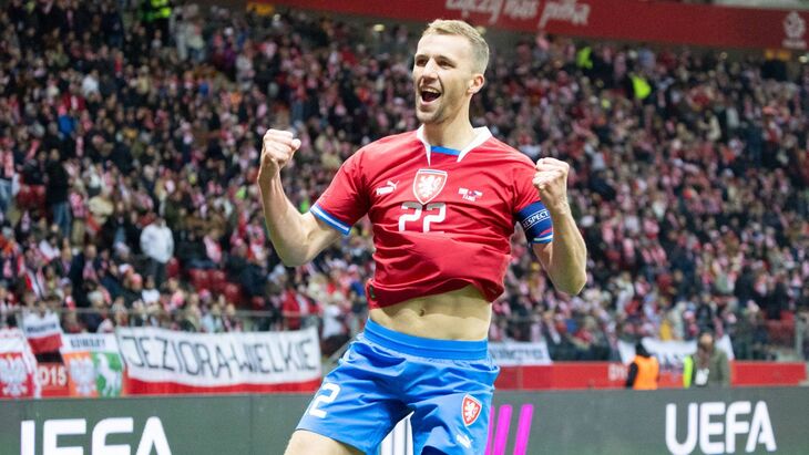 Полузащитник гостей Томаш Соучек