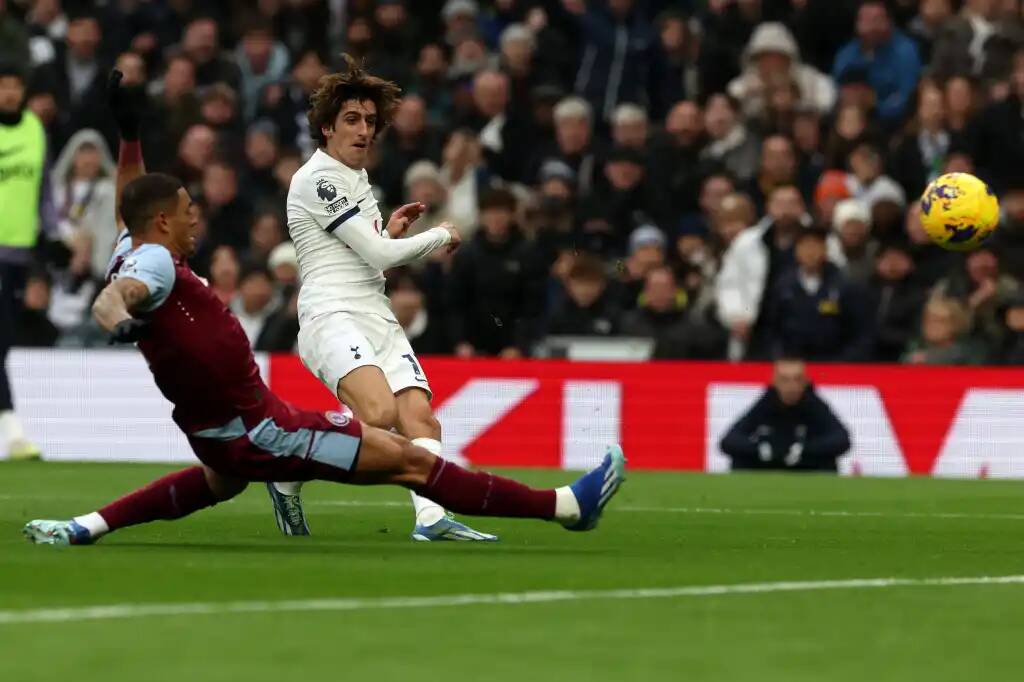 Фрагмент матча Тоттенхэм — Астон Вилла