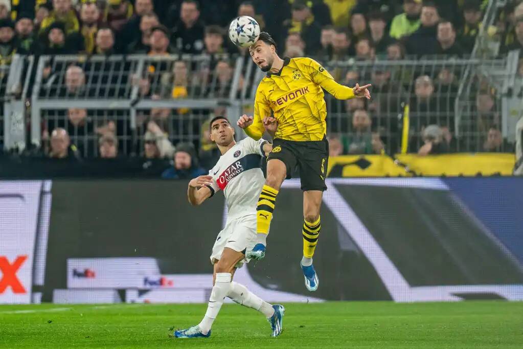 Фрагмент матча Боруссия — ПСЖ