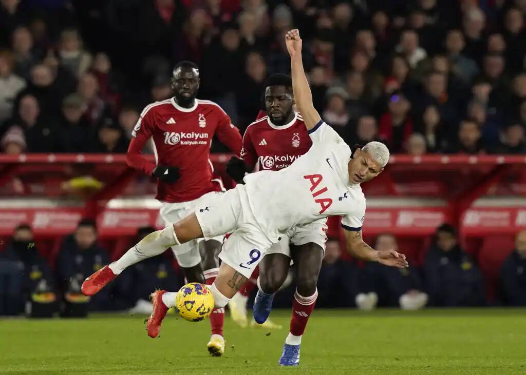 Фрагмент матча Ноттингем Форест — Тоттенхэм