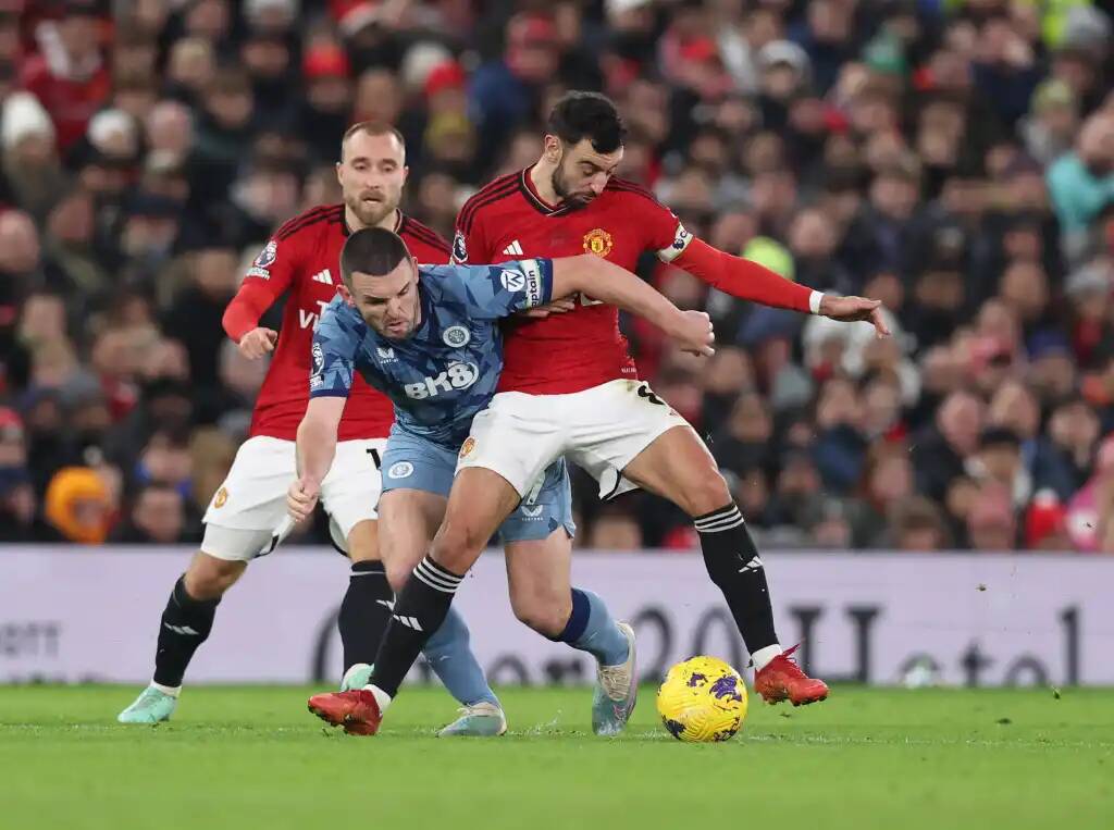 Фрагмент матча Манчестер Юнайтед — Астон Вилла