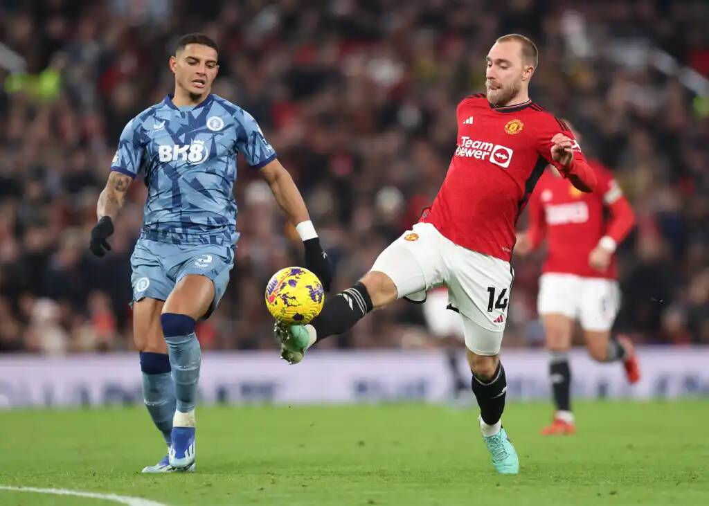 Фрагмент матча Манчестер Юнайтед — Астон Вилла