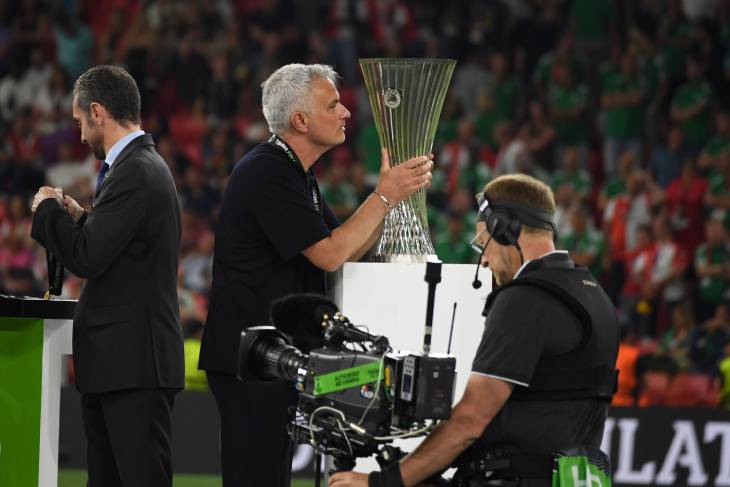 Моуринью и трофей Лиги конференций