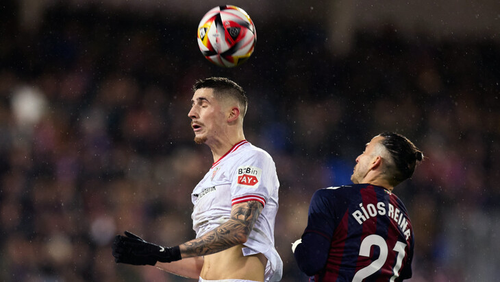 Автор одного из голов Ойхан Сансет