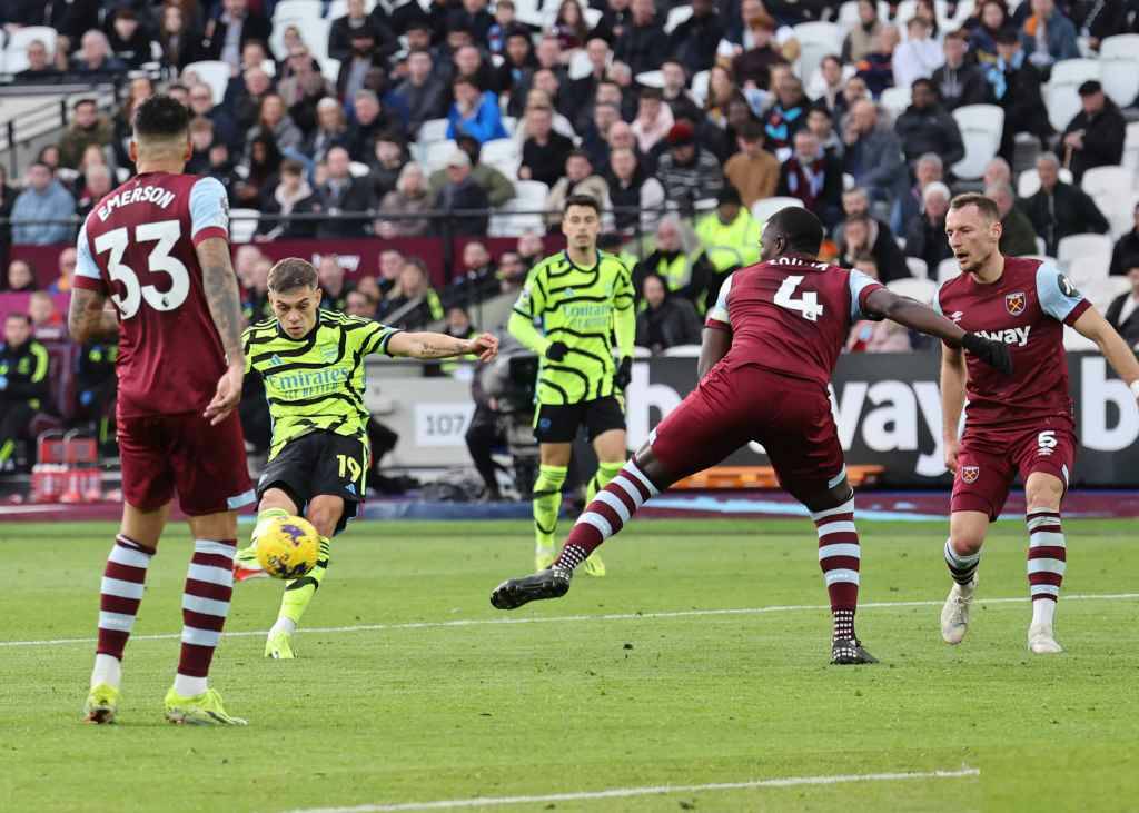 Фрагмент матча Вест Хэм — Арсенал