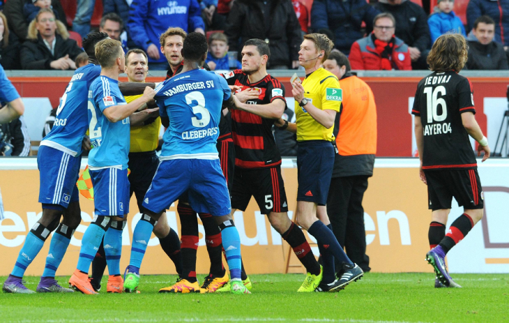 Неспортивное поведение — бич футбола