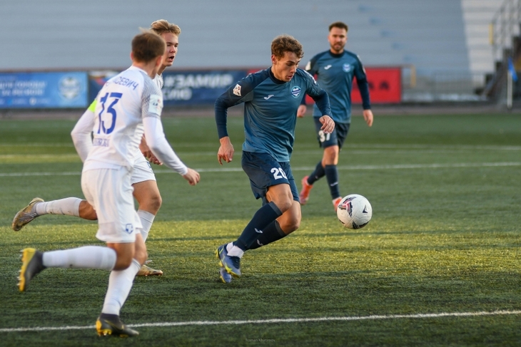 «Челябинск» пока лидирует во Второй лиге «Челябинск» пока лидирует во Второй лиге