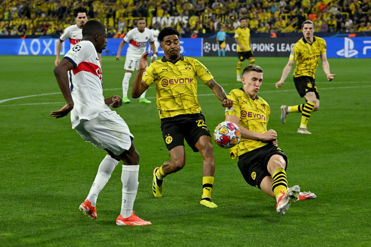 Фрагмент матча Боруссия — ПСЖ