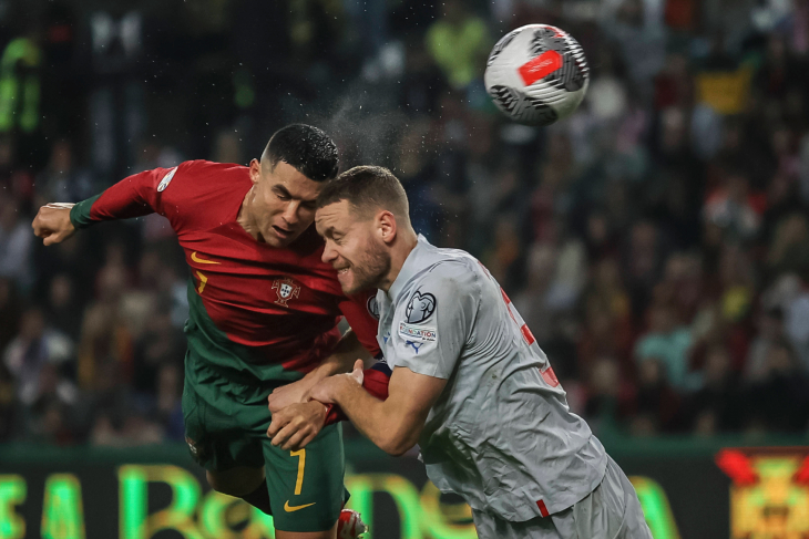 Криштиану Роналду в матче с Исландией