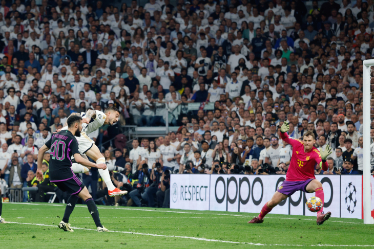 Хоселу забивает Нойеру