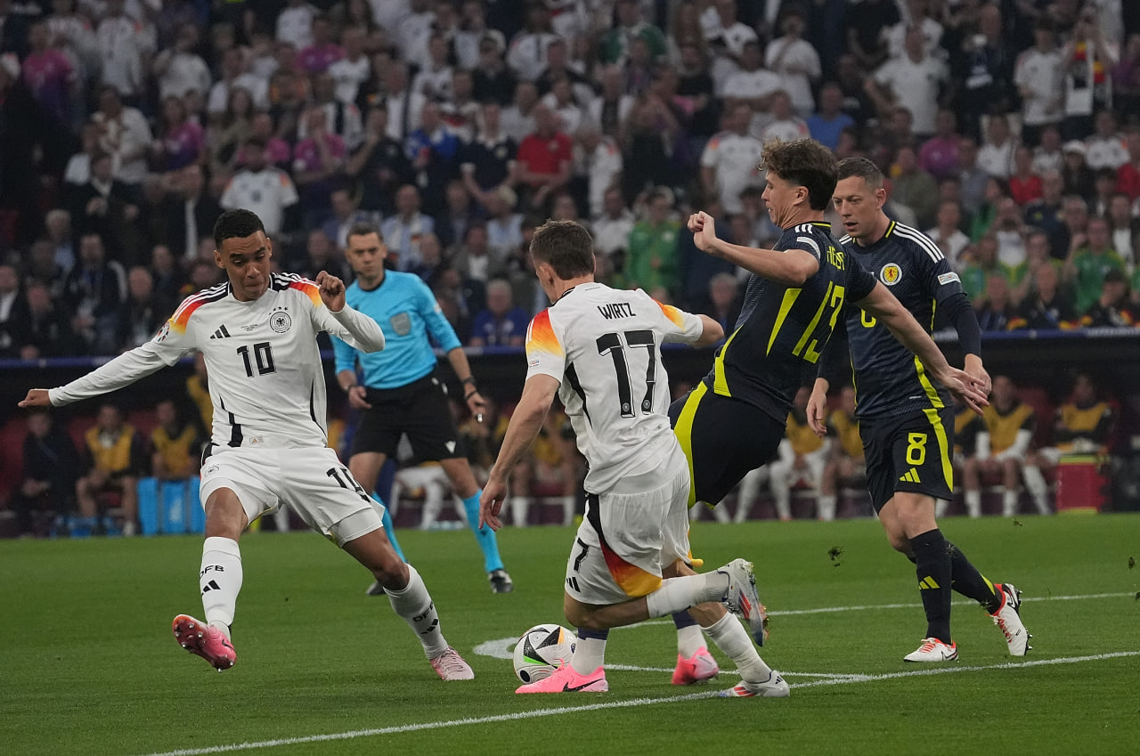 Фрагмент матча Германия — Шотландия