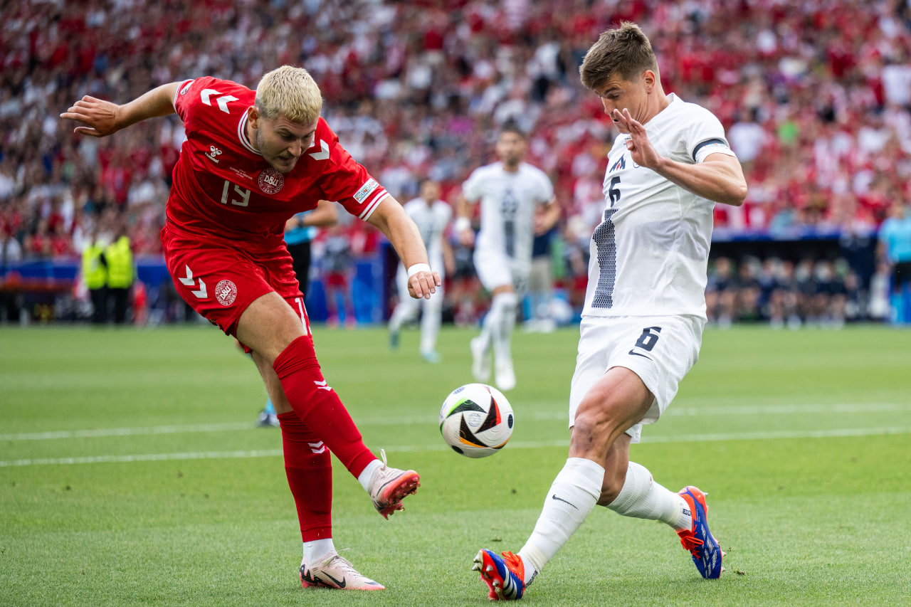 Фрагмент матча Словения — Дания