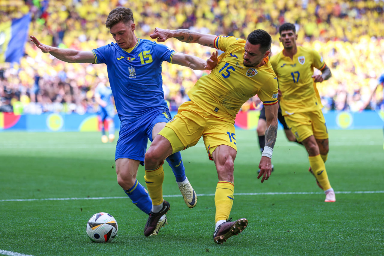 Фрагмент матча Румыния — Украина