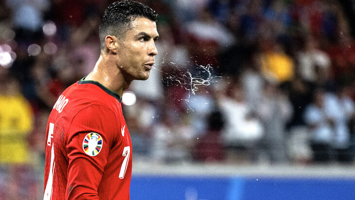 Криштиану Роналду ушел с поля без забитых мячей Криштиану Роналду ушел с поля без забитых мячей