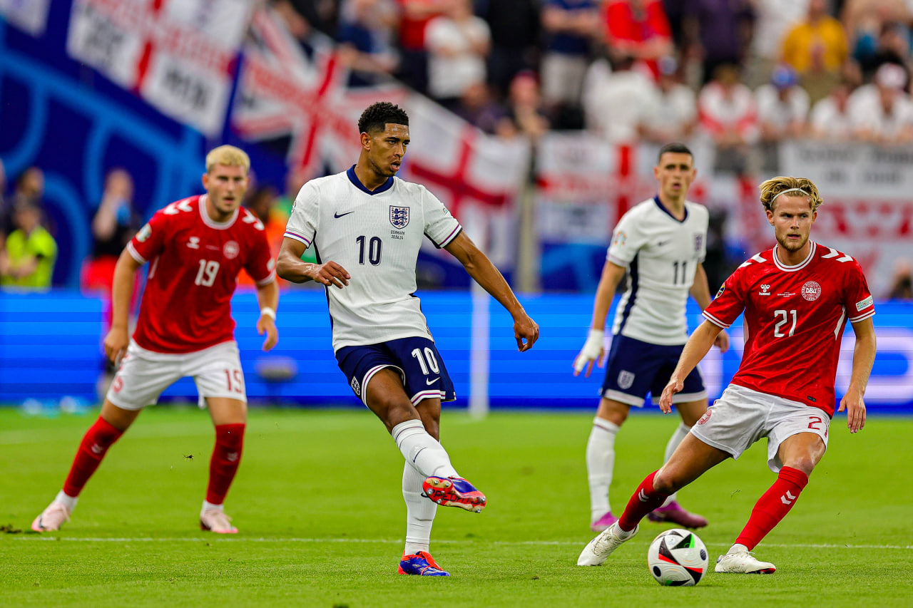 Фрагмент матча Дания — Англия