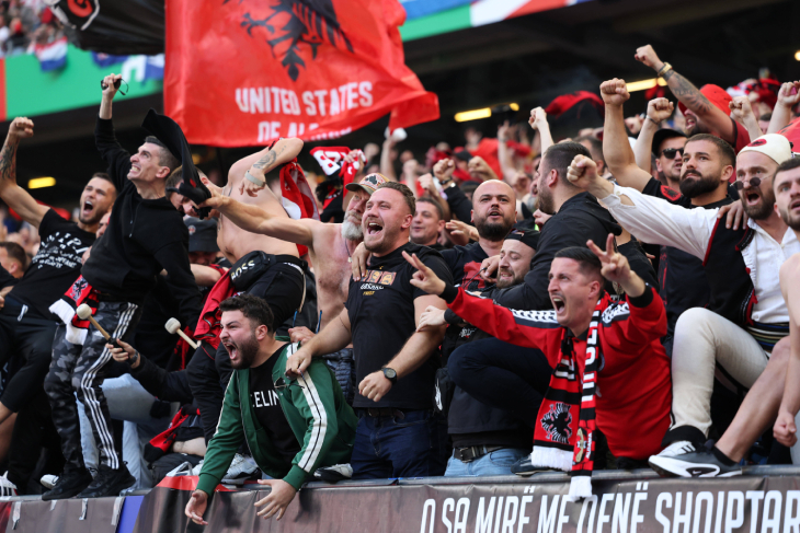 Фанаты сборной Албании 