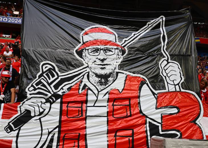 Баннер на матче Австрия — Франция 