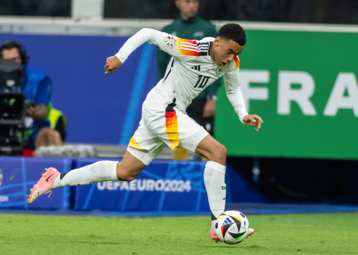 Джамал Мусиала — полузащитник сборной Германии