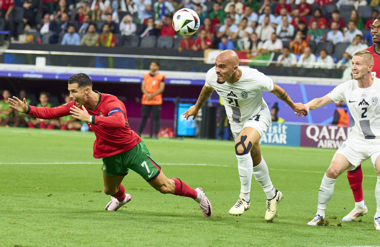 Фрагмент матча Португалия — Словения