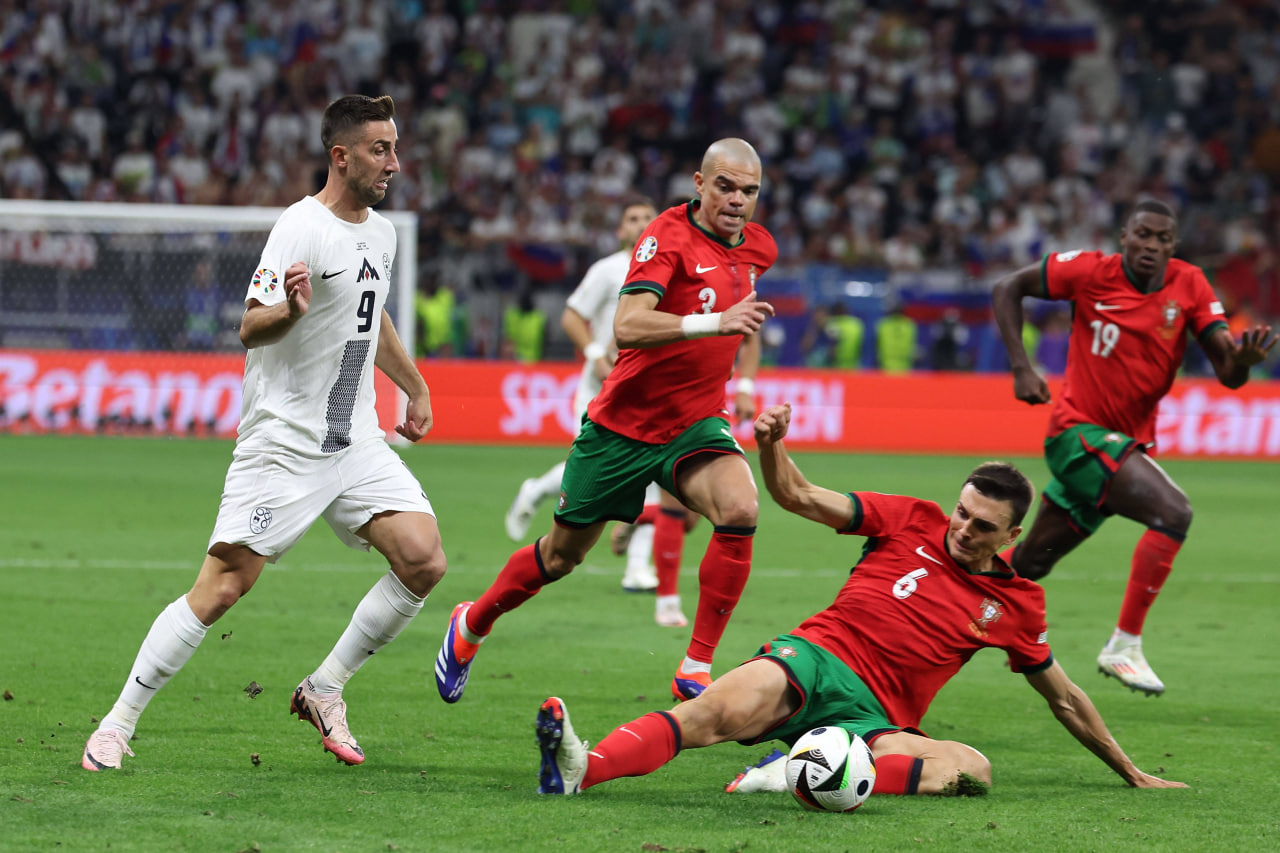 Фрагмент матча Португалия — Словения