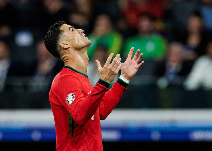 Криштиану Роналду — нападающий сборной Португалии